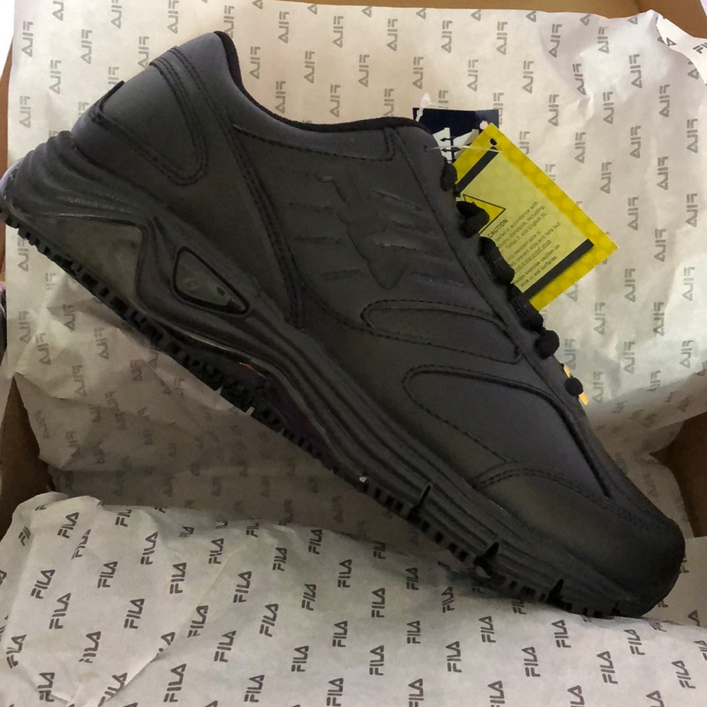 New women’s shoes size 8 w
